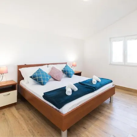 Mistral Apartment *