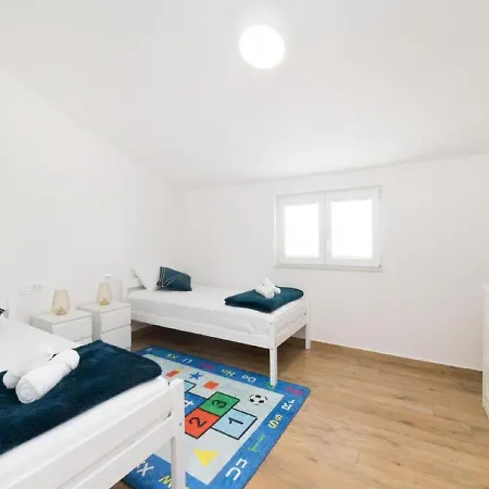 Mistral Apartment Radovin